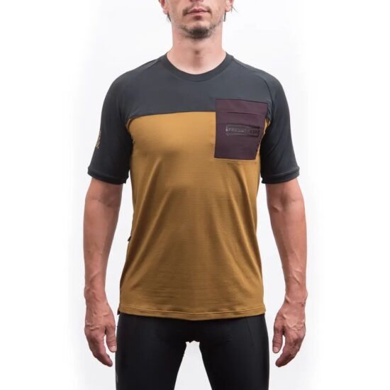 Fresh Trash MEN'S HORIZON POCKET SHORT SLEEVE JERSEY GOLDEN/BLACK Velikost: L - Obrázek 2